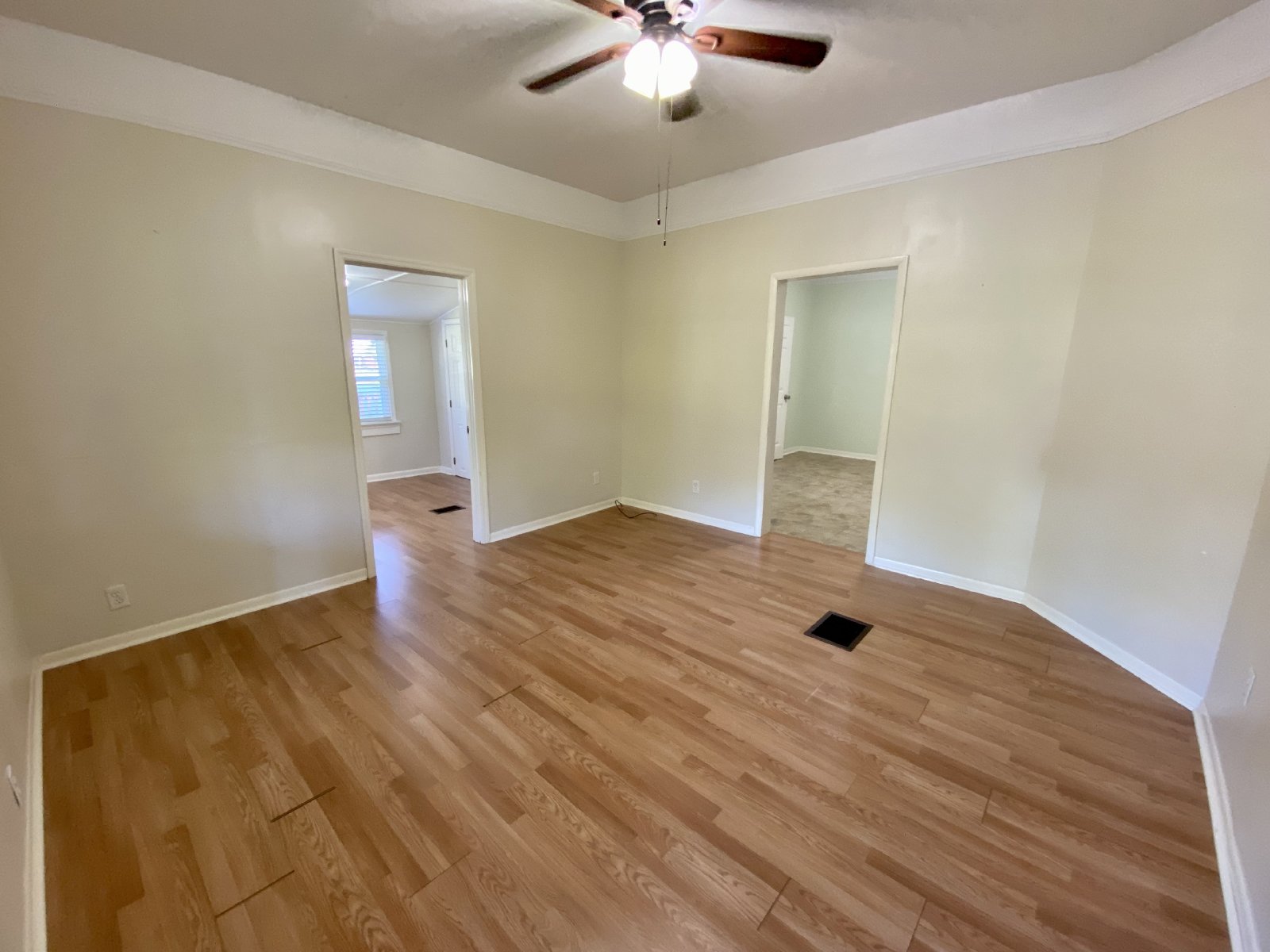 Cozy 2 Bed 1 Bath Triplex With Lawn Care included Available For RENT!! property image