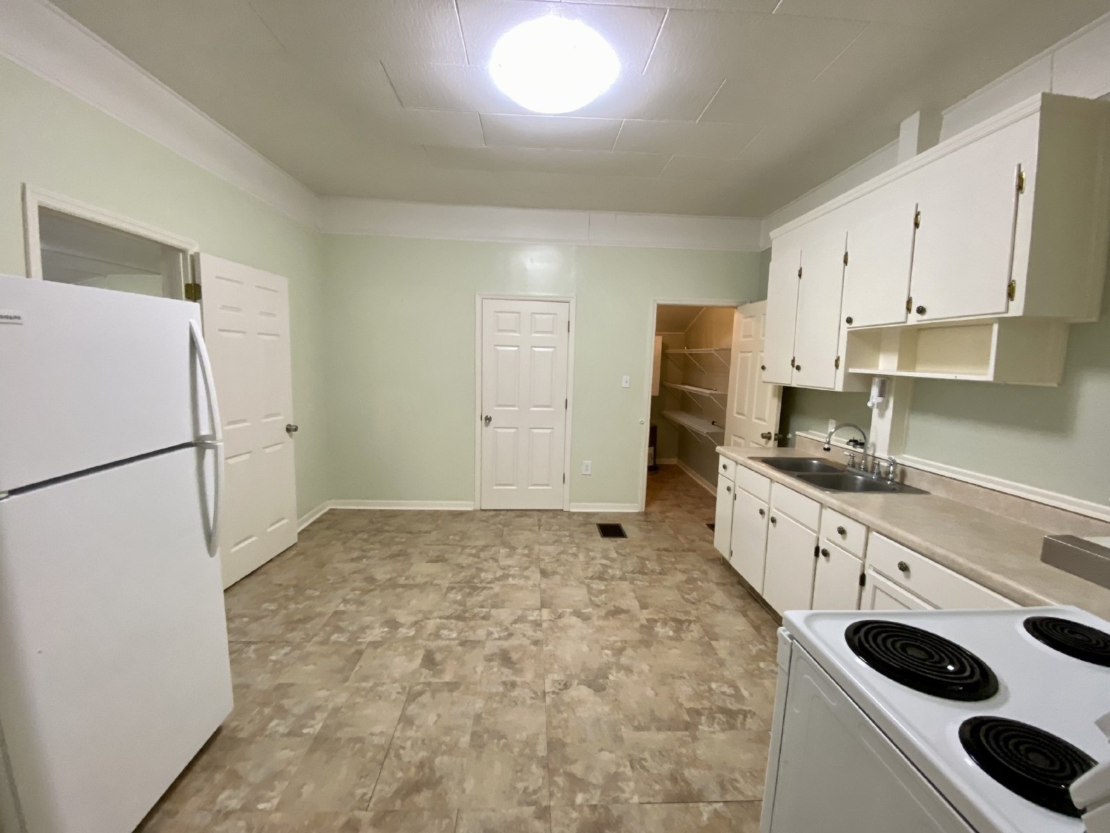 Cozy 2 Bed 1 Bath Triplex With Lawn Care included Available For RENT!! property image