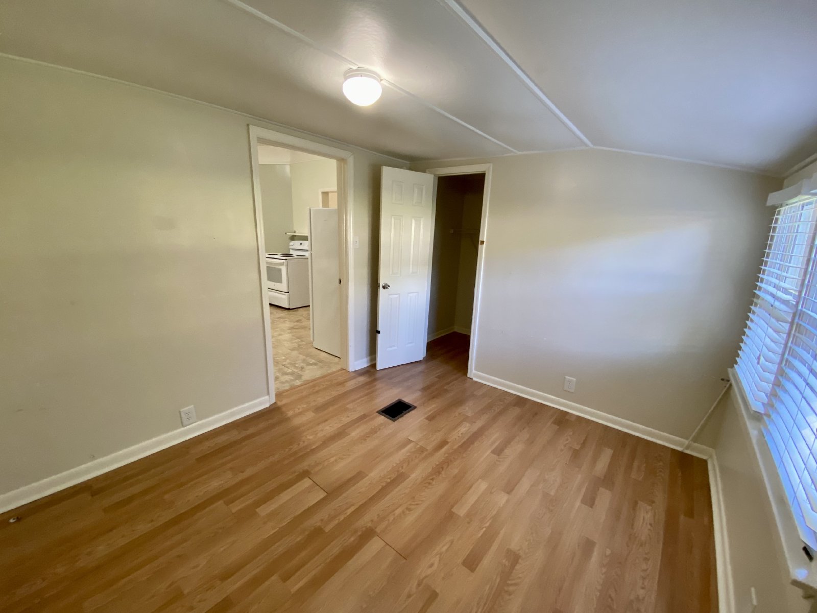 Cozy 2 Bed 1 Bath Triplex With Lawn Care included Available For RENT!! property image