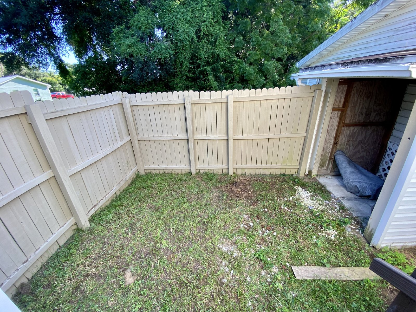 Cozy 2 Bed 1 Bath Triplex With Lawn Care included Available For RENT!! property image