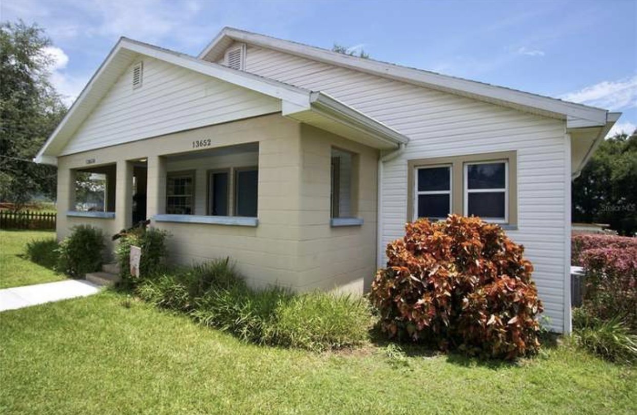 Cozy 2 Bed 1 Bath Triplex With Lawn Care included Available For RENT!! property image