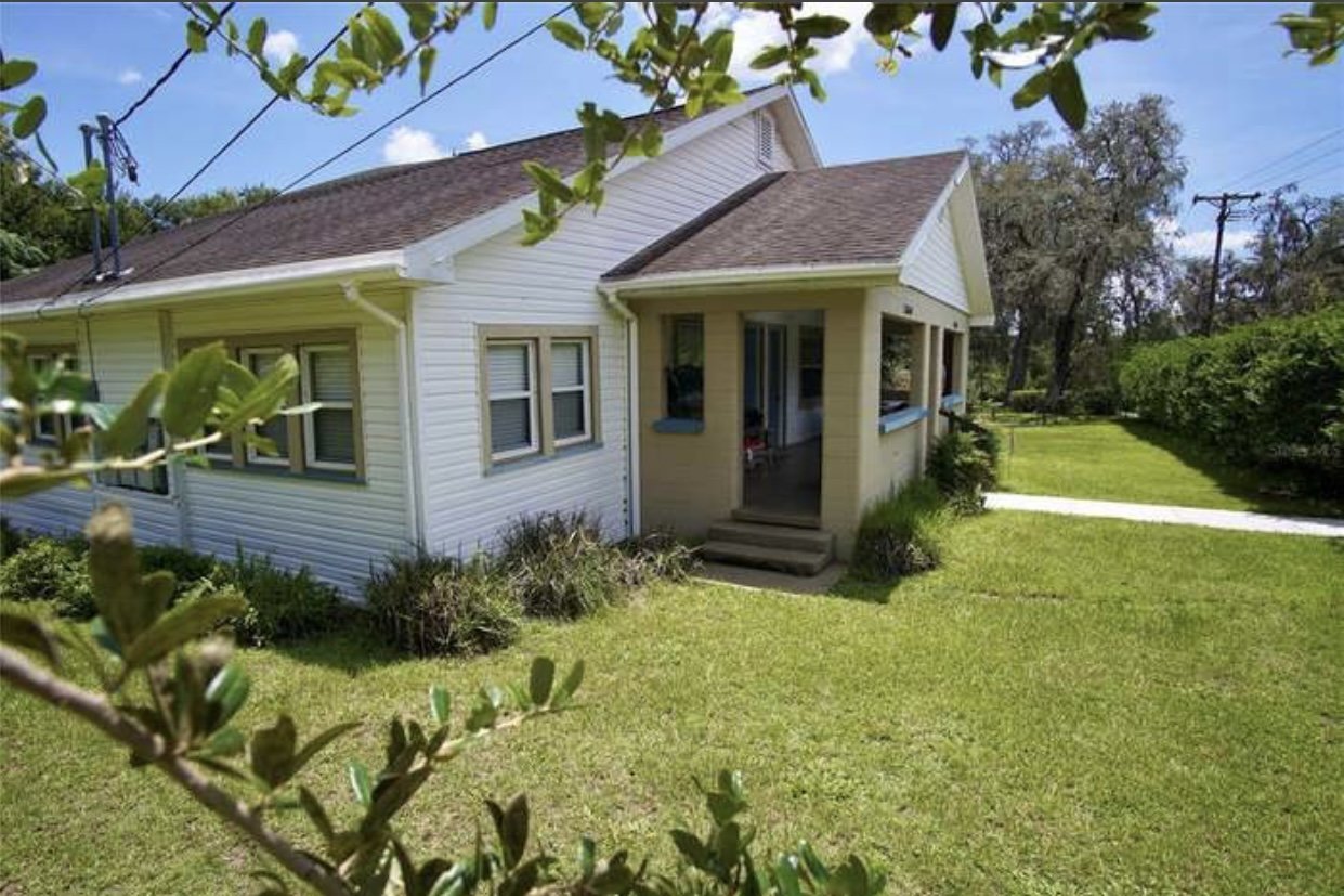 Cozy 2 Bed 1 Bath Triplex With Lawn Care included Available For RENT!! property image