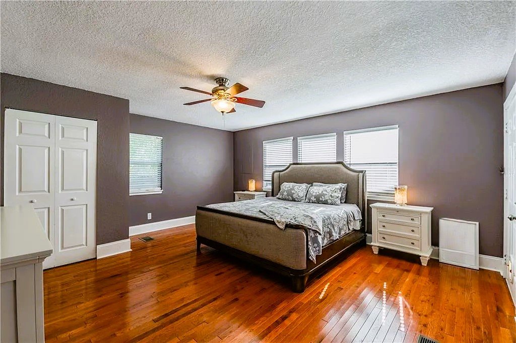 Kenwood Historic Bungalow Home With Porch & Wood Floors property image