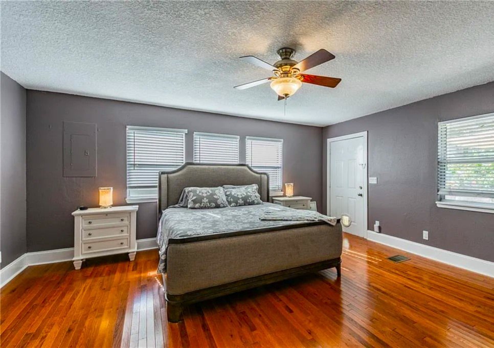 Kenwood Historic Bungalow Home With Porch & Wood Floors property image