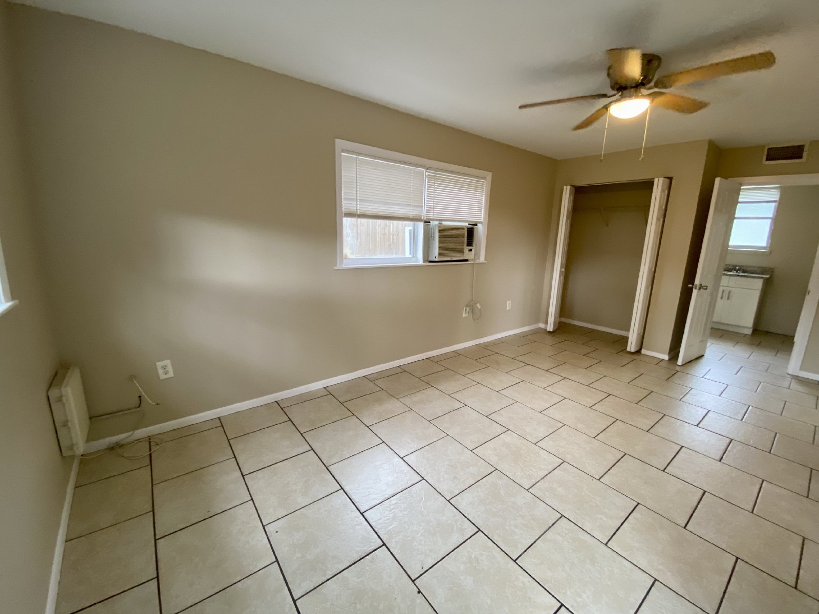 Charming 1 Bed 1 Bath Duplex For RENT! Available NOW! property image