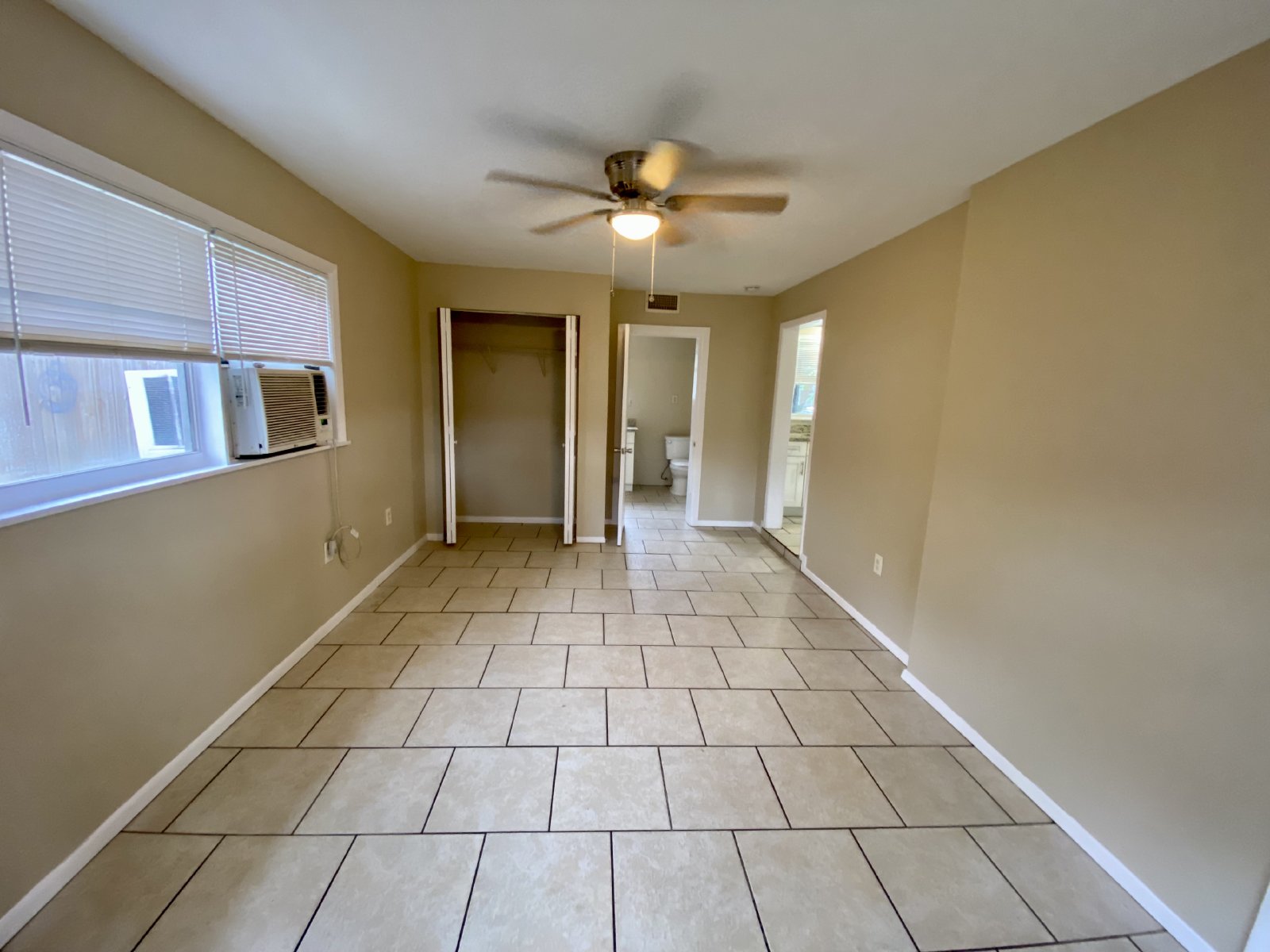 Charming 1 Bed 1 Bath Duplex For RENT! Available NOW! property image