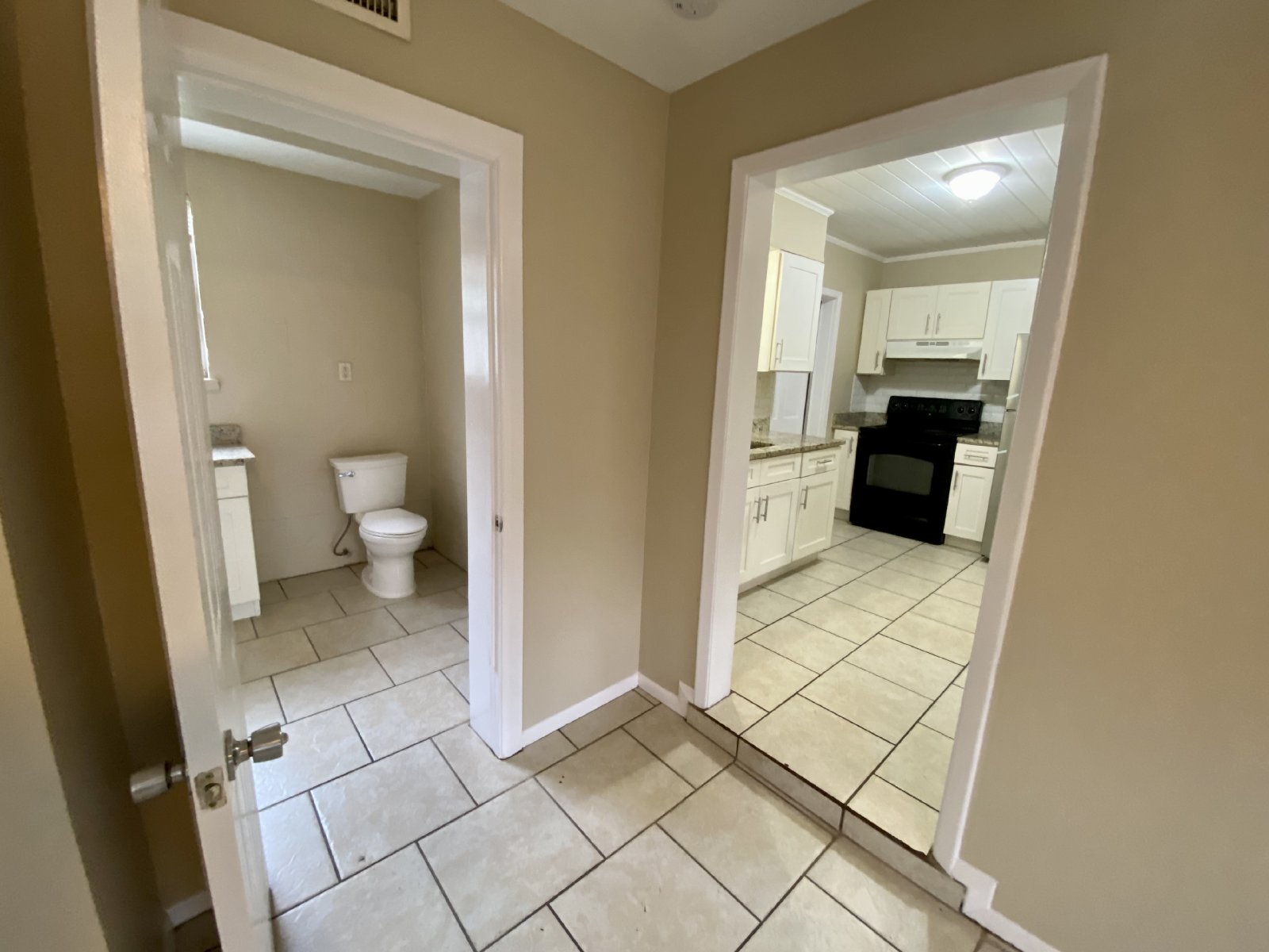 Charming 1 Bed 1 Bath Duplex For RENT! Available NOW! property image