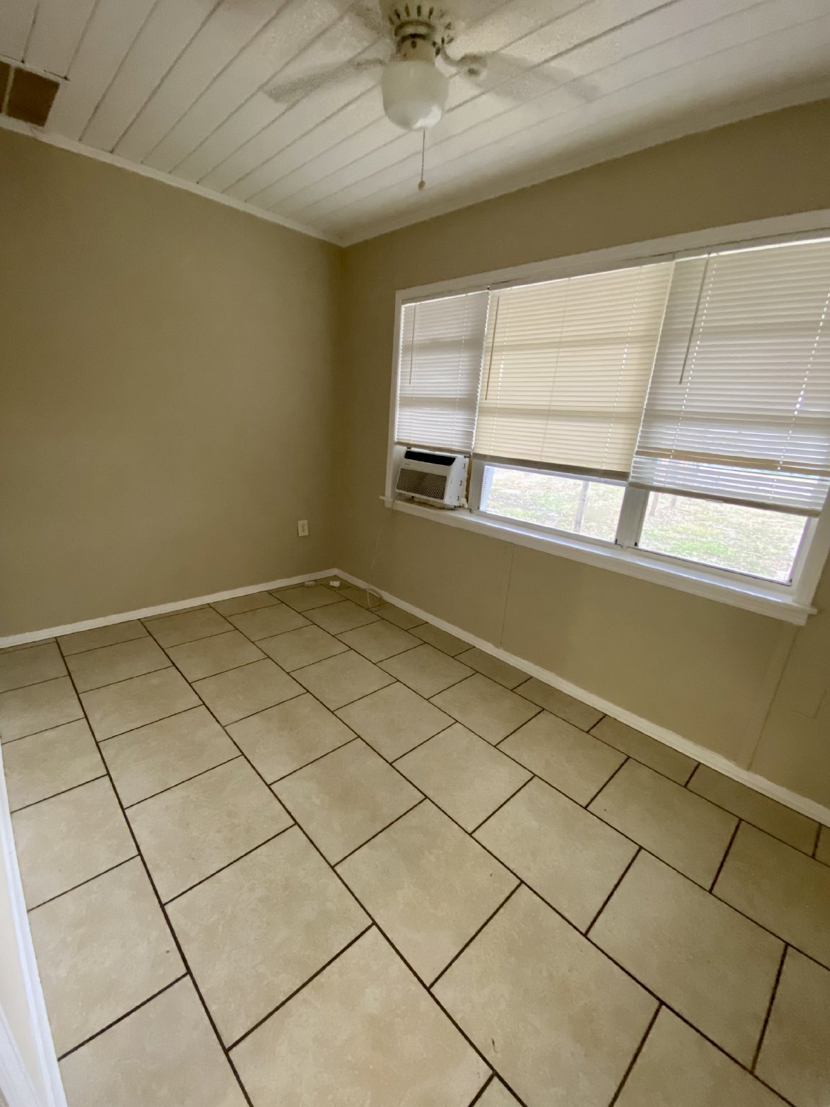 Charming 1 Bed 1 Bath Duplex For RENT! Available NOW! property image