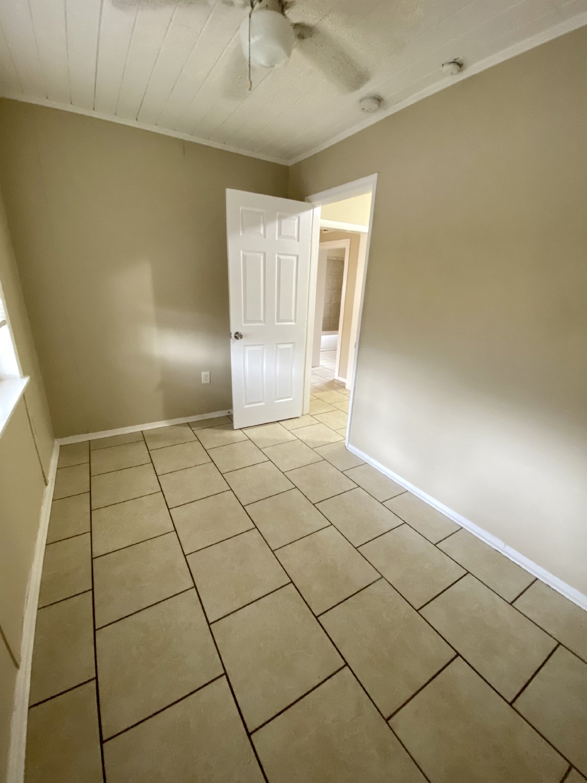 Charming 1 Bed 1 Bath Duplex For RENT! Available NOW! property image