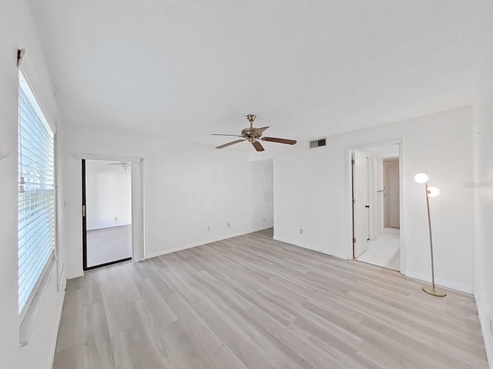 Palm Harbor 2/2 Pool & Sports Courts property image