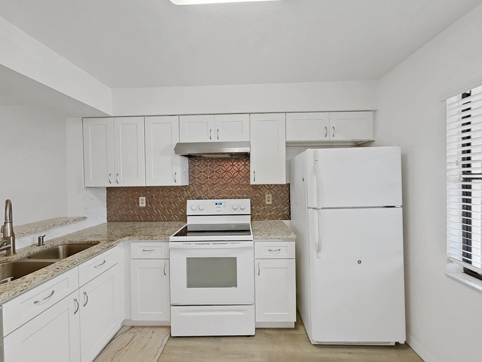 Palm Harbor 2/2 Pool & Sports Courts property image