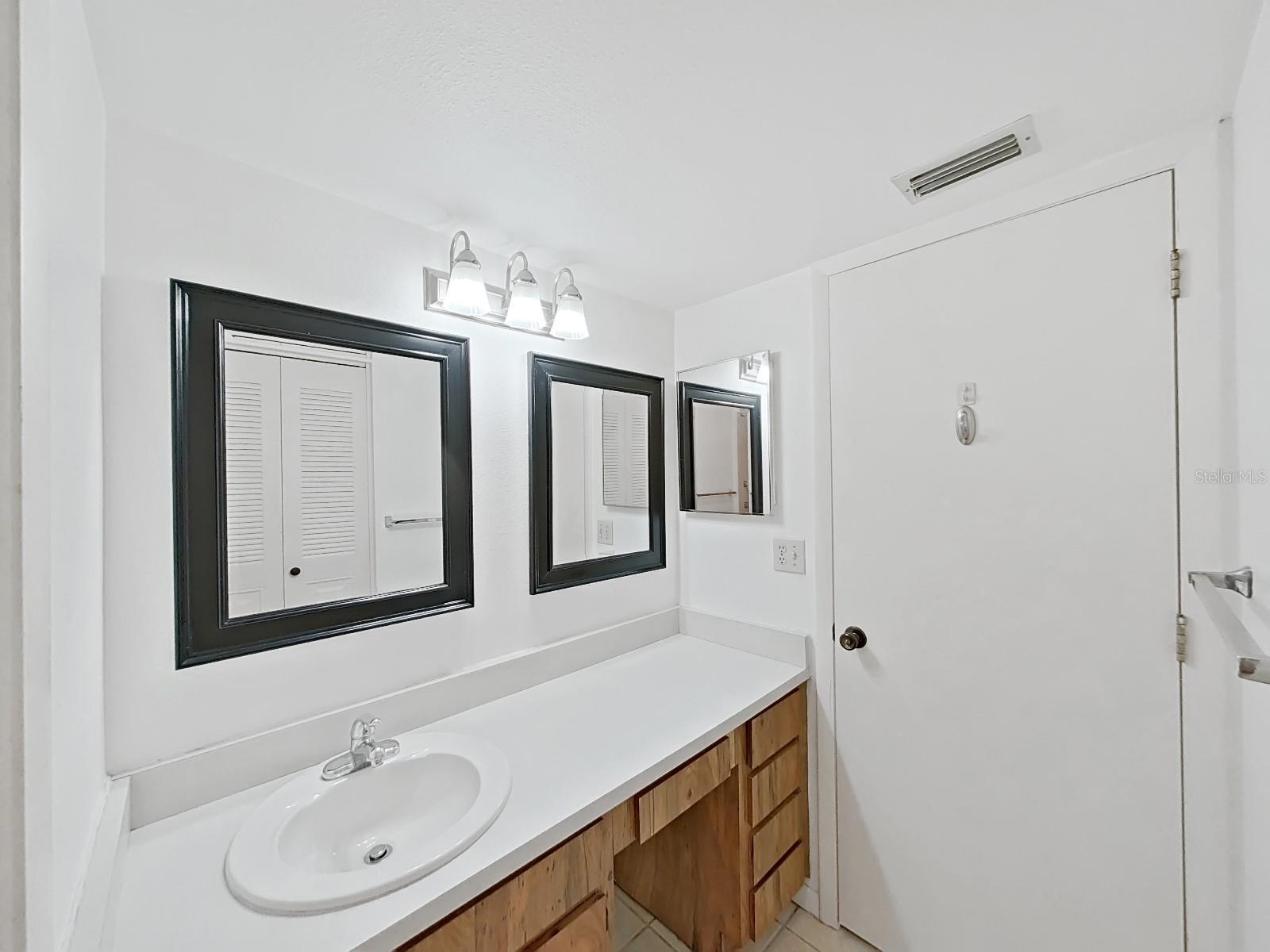 Palm Harbor 2/2 Pool & Sports Courts property image