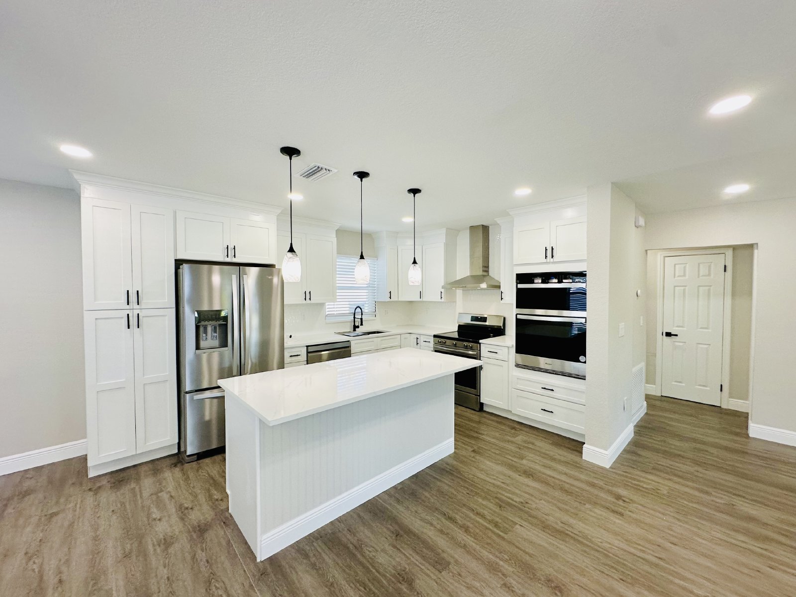 Beautiful all new Shore Acres 3/2! property image