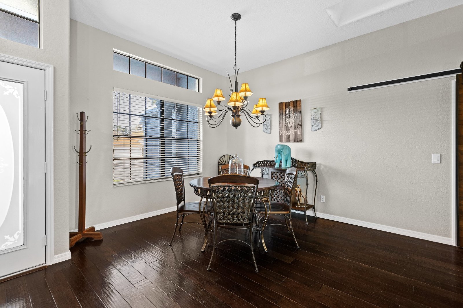 Stunning 4 Bed 3 Bath 3 Car Garage POOL Home Available For RENT property image