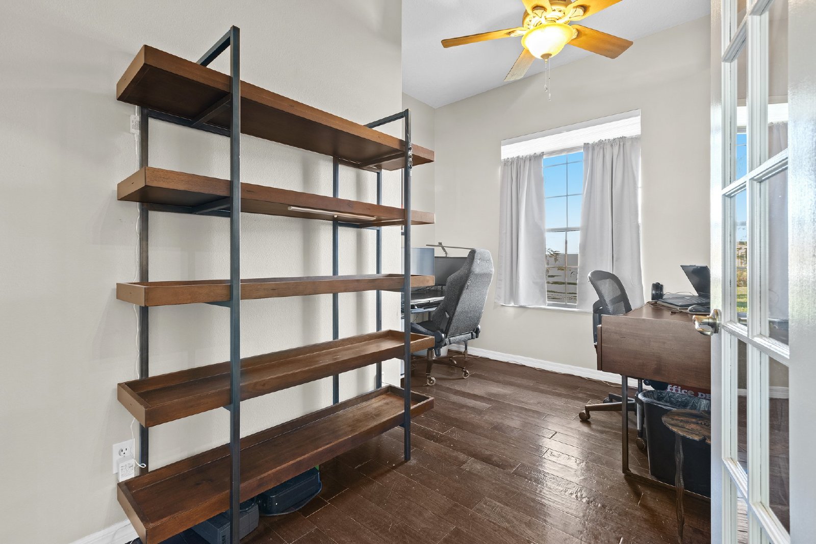 Stunning 4 Bed 3 Bath 3 Car Garage POOL Home Available For RENT property image