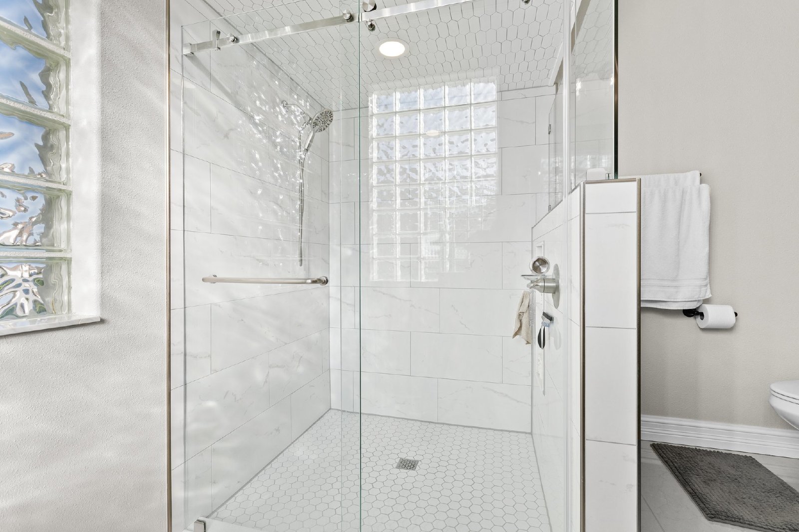 Stunning 4 Bed 3 Bath 3 Car Garage POOL Home Available For RENT property image