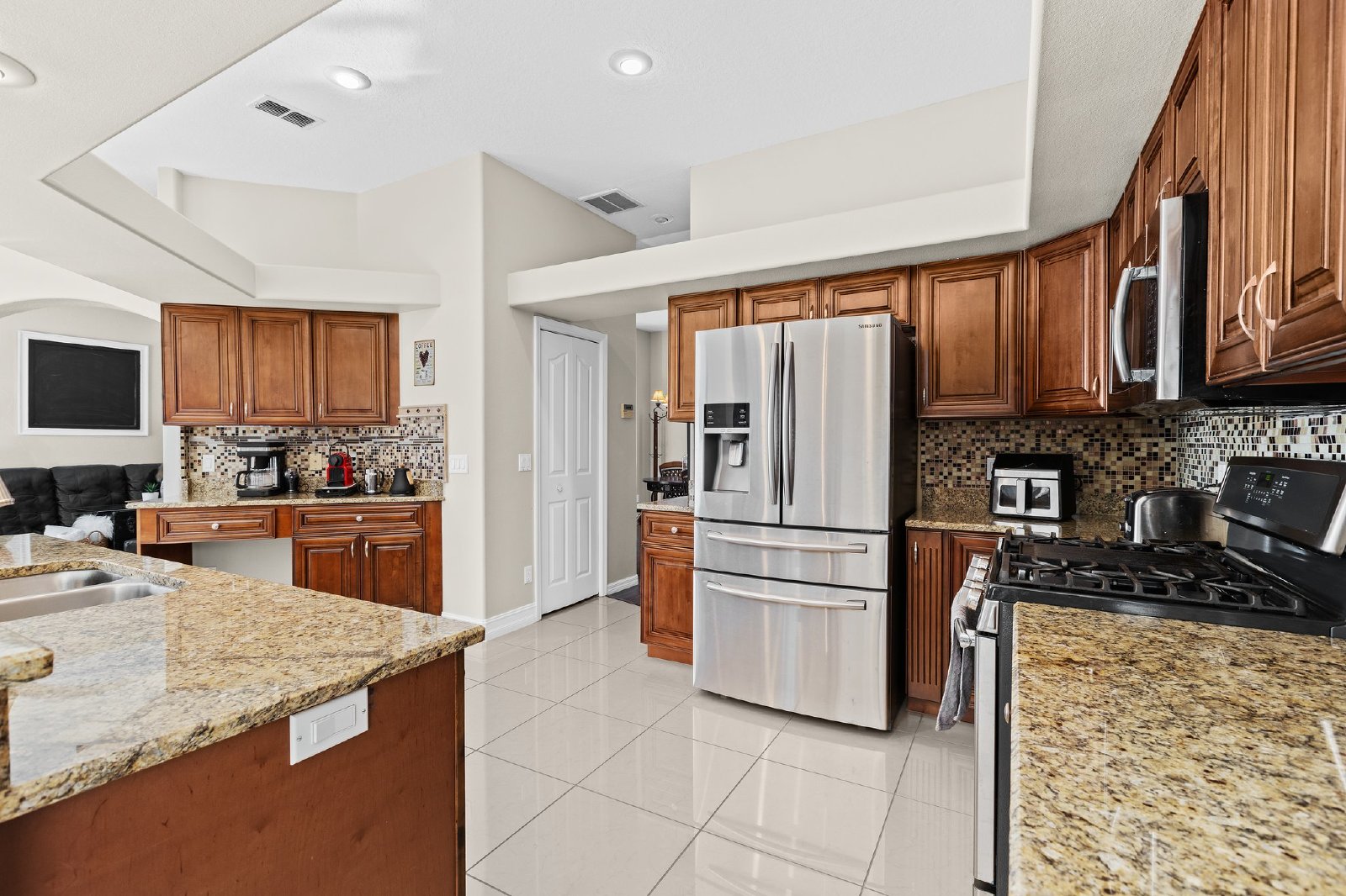 Stunning 4 Bed 3 Bath 3 Car Garage POOL Home Available For RENT property image