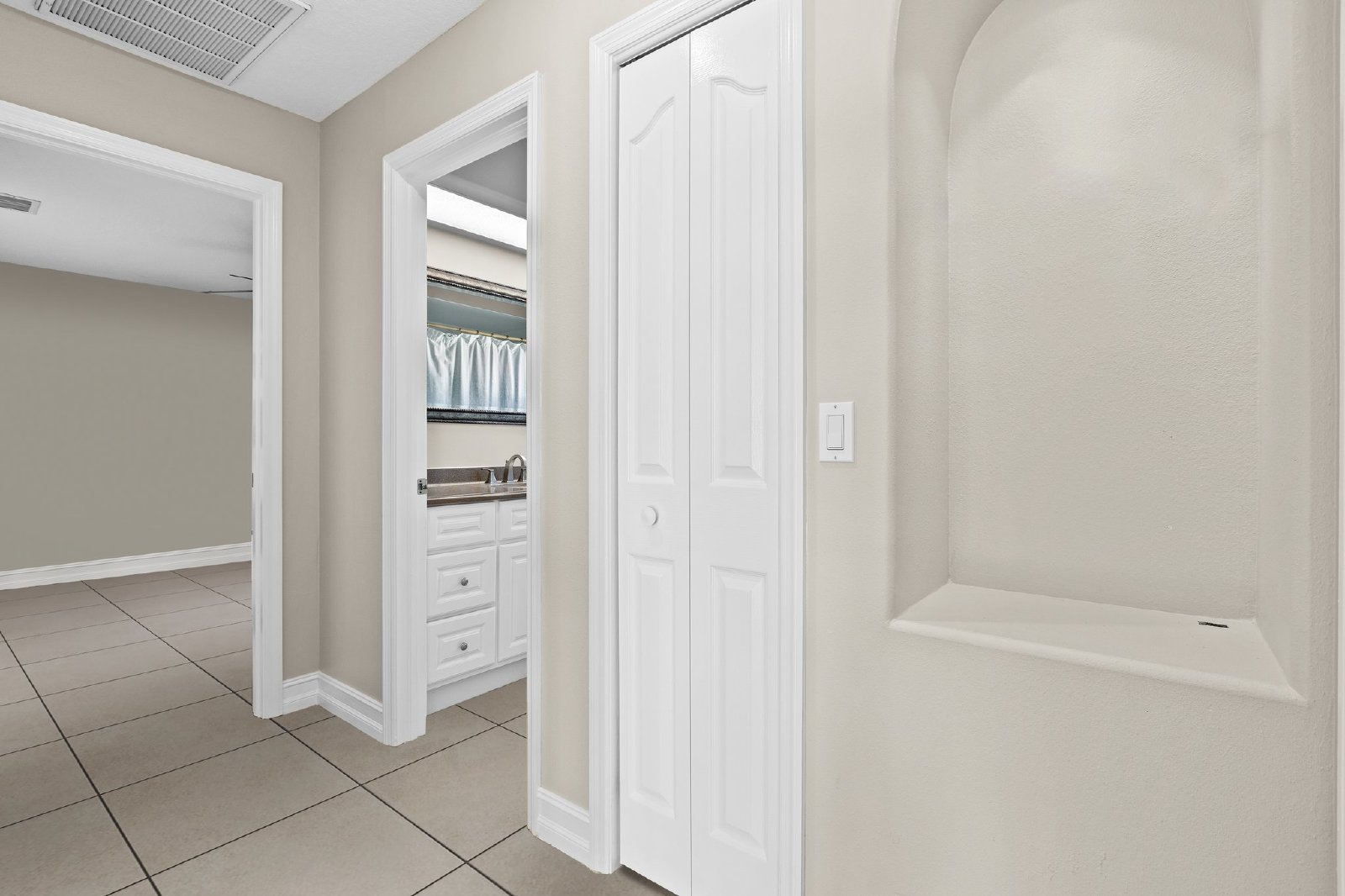 Stunning 4 Bed 3 Bath 3 Car Garage POOL Home Available For RENT property image