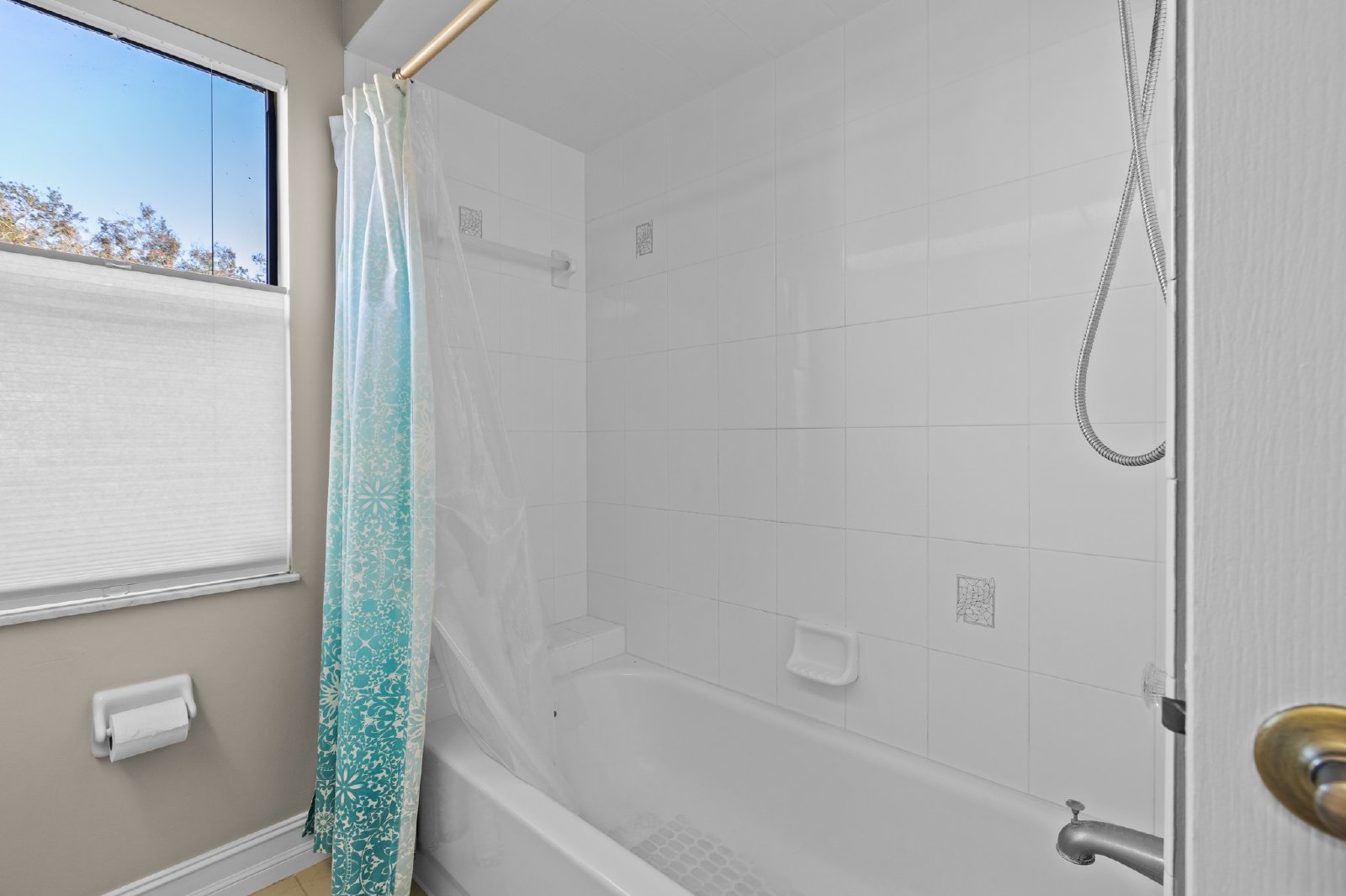 Stunning 4 Bed 3 Bath 3 Car Garage POOL Home Available For RENT property image