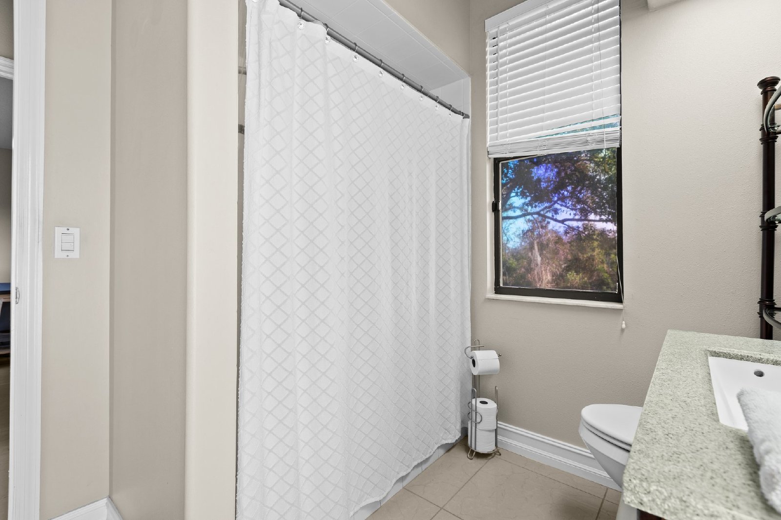 Stunning 4 Bed 3 Bath 3 Car Garage POOL Home Available For RENT property image