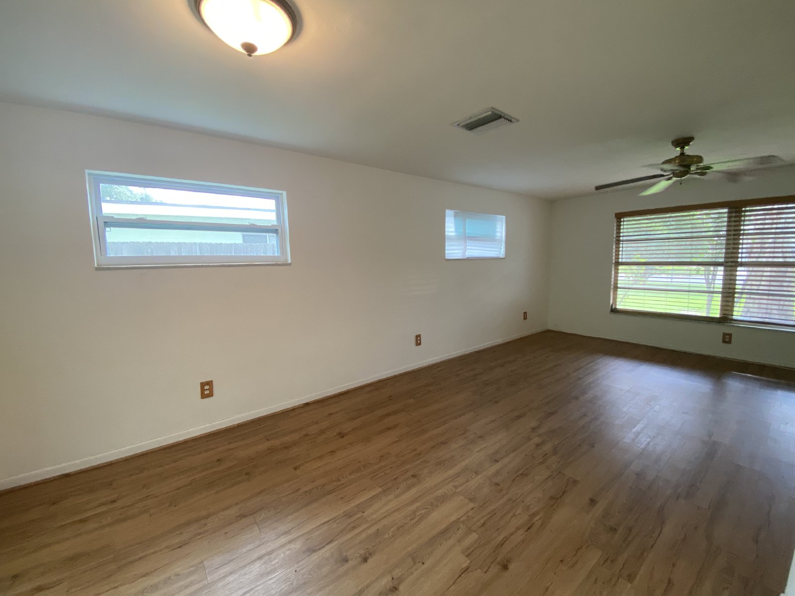 Adorable 2/2 In Clearwater Just 5 Miles To Clearwater Beach! property image