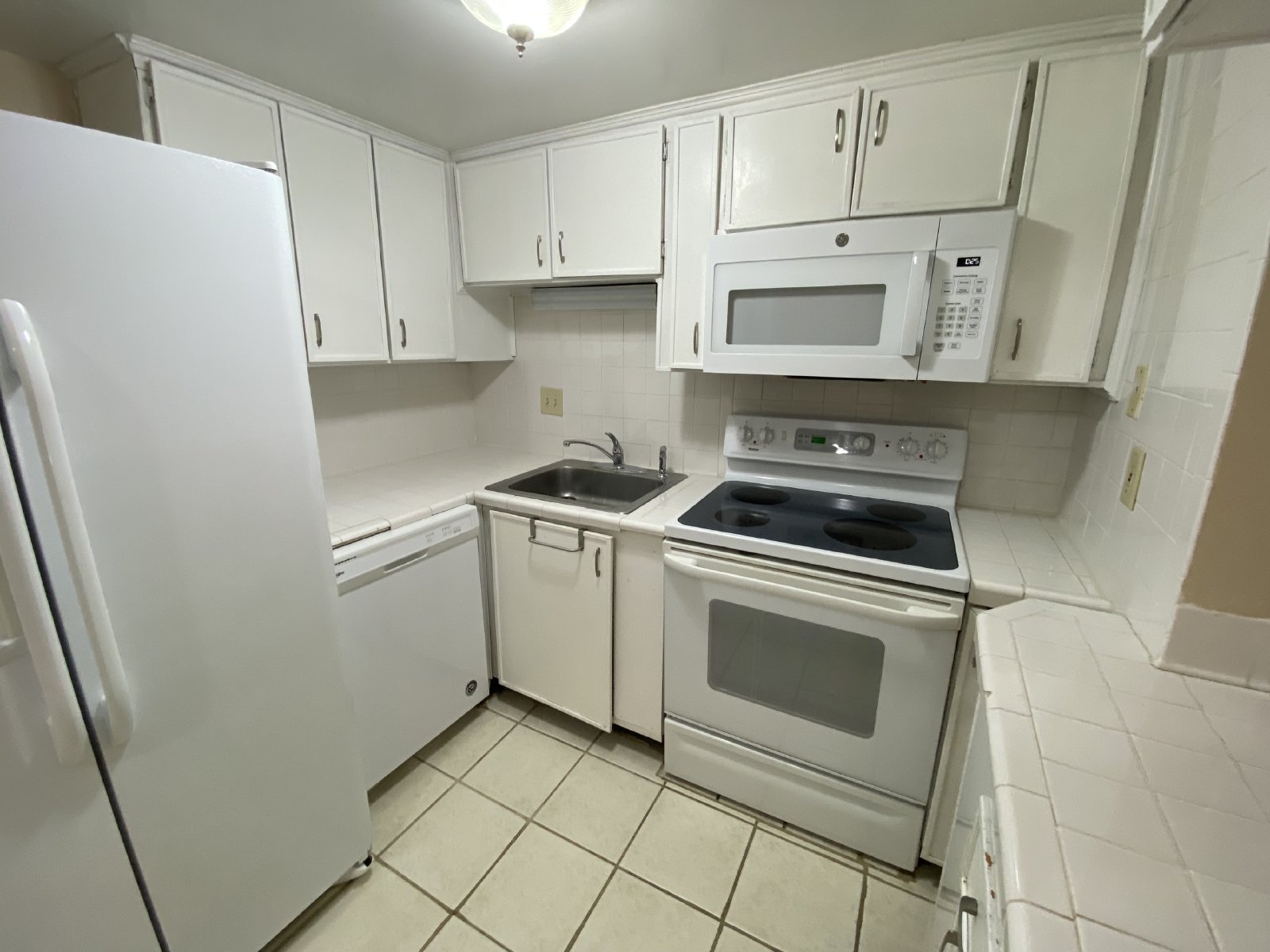 AVAILABLE AUGUST 5th Tampa! 1/1 Gated Community property image