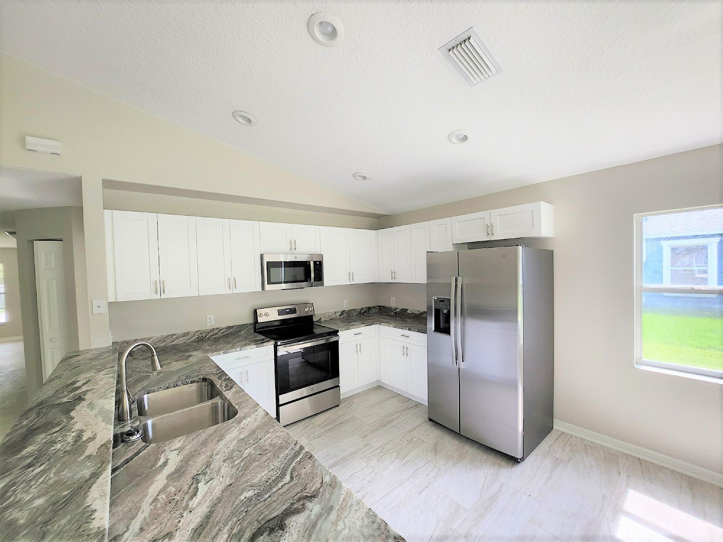 Remodeled 4/2 In Land O Lakes property image