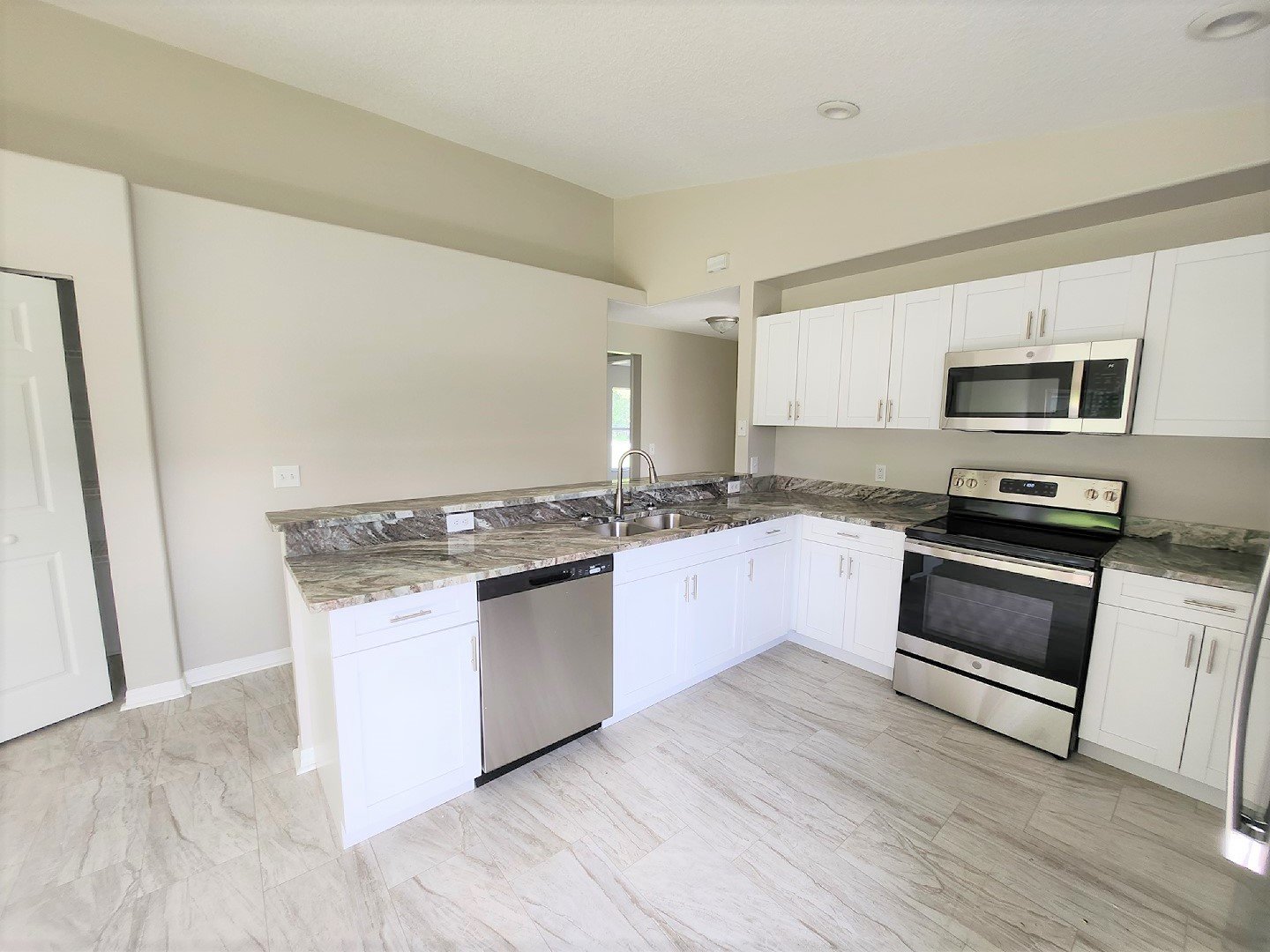 Remodeled 4/2 In Land O Lakes property image