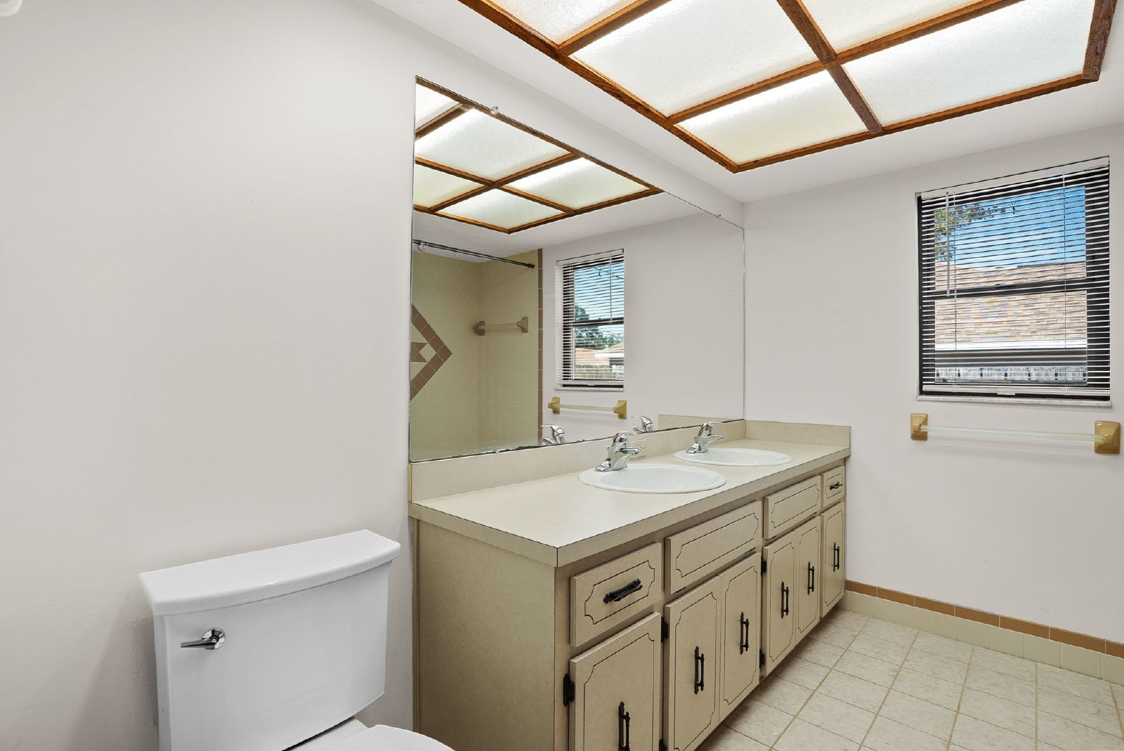 Charming 2/2/2, 1528 Sq Ft $1050 property image