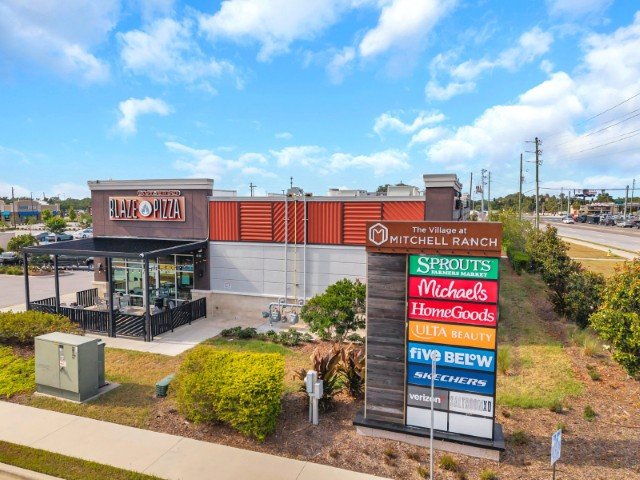 Pristine 3 Bed, 2.5 Bath Townhome In LONGLEAF property image