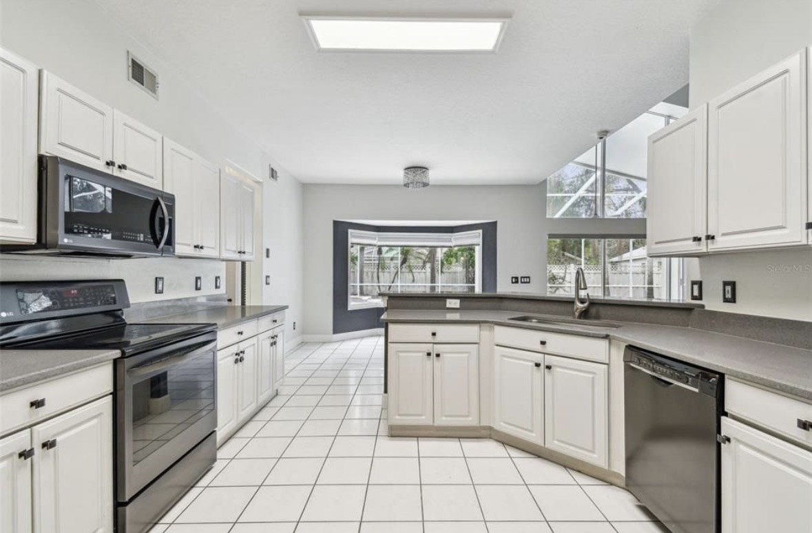 Gorgeous! Tampa Palms 4/3.5/2 Pool Home. property image