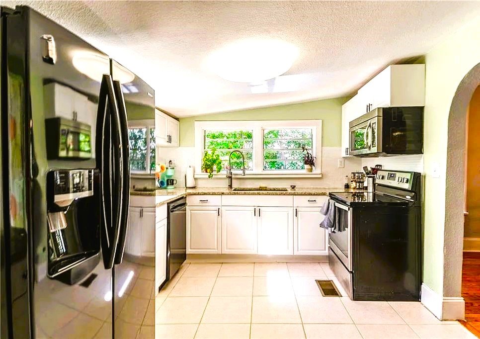 Kenwood Historic Bungalow Home With Porch & Wood Floors property image