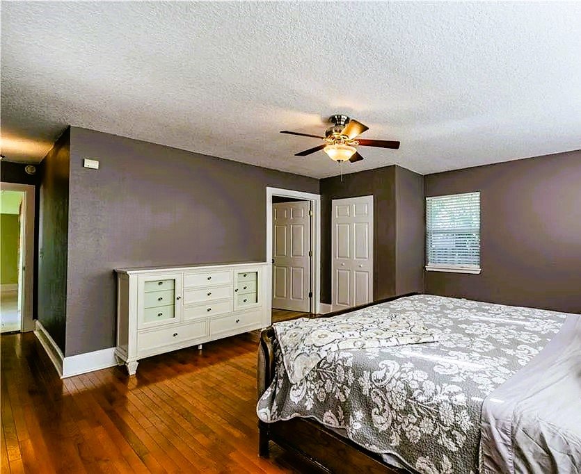 Kenwood Historic Bungalow Home With Porch & Wood Floors property image