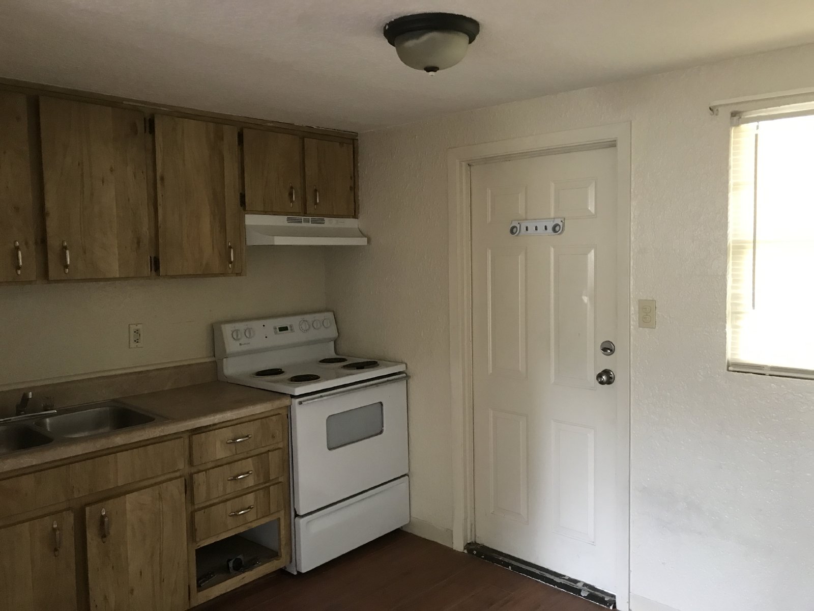 2/1 Duplex On Quiet Dead End Street property image