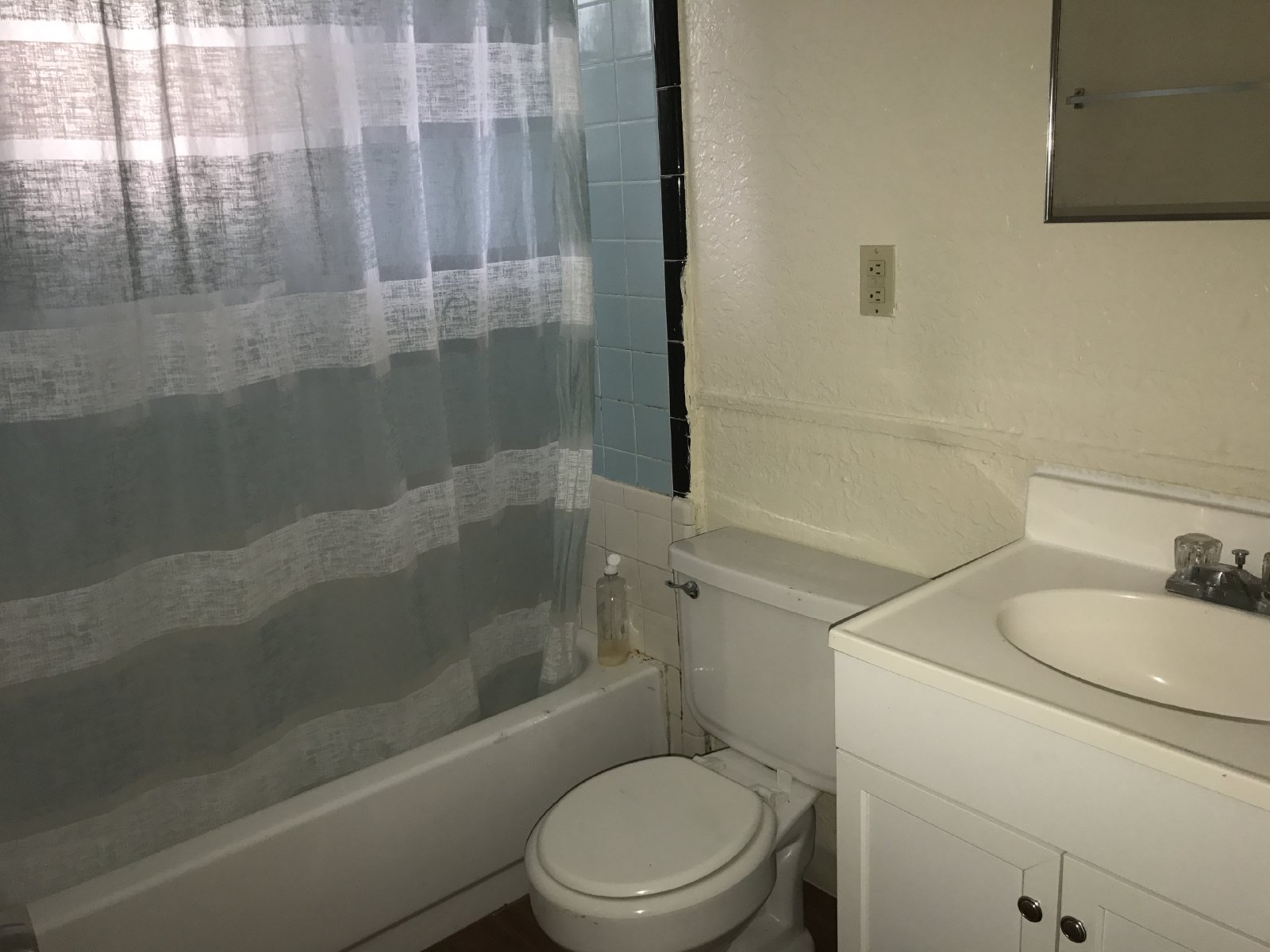 2/1 Duplex On Quiet Dead End Street property image