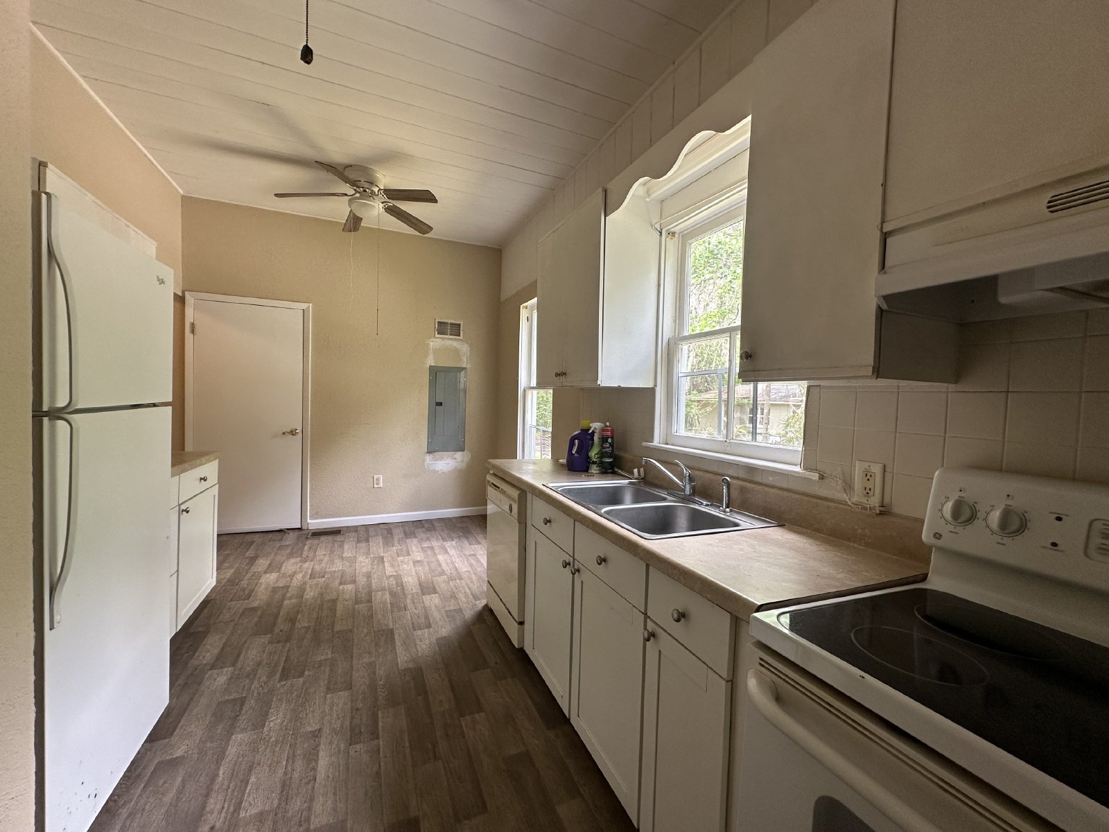 Cute 3/1.5 With Large Open Yard property image