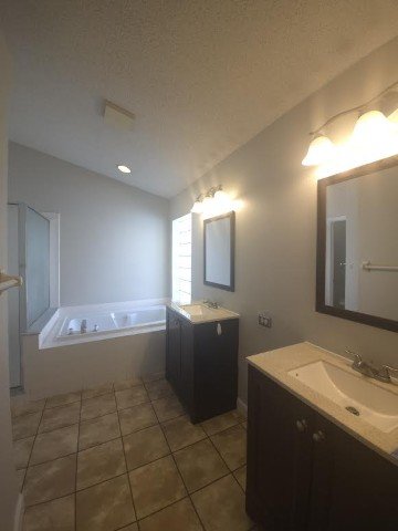 Large 4/2 In Tampa- Andover property image