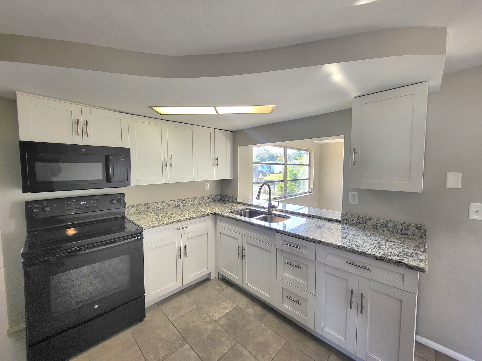 Newly Renovated Beautiful 2/2/1. property image