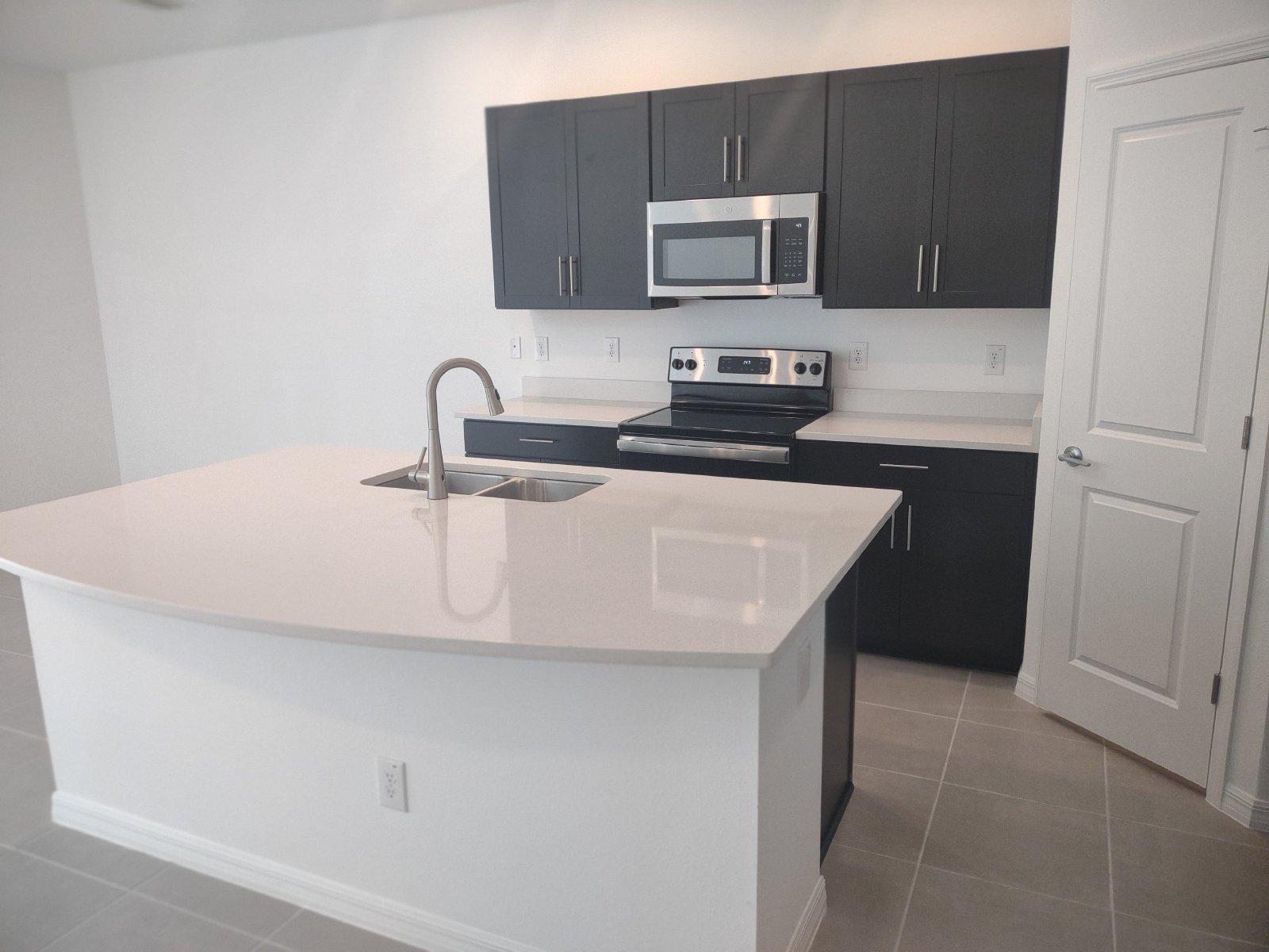 3/3/1 Townhouse In River Landing property image