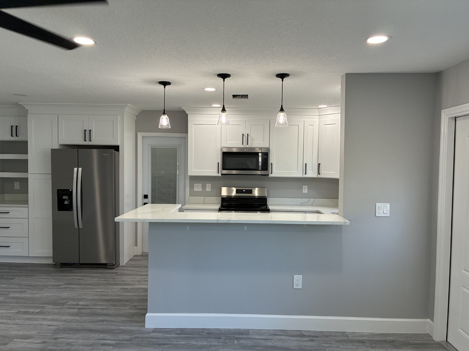 Completely Renovated 2/2 W/ Large Bonus Room And Garage property image