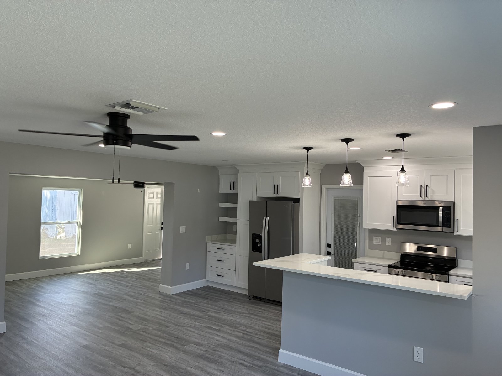 Completely Renovated 2/2 W/ Large Bonus Room And Garage property image