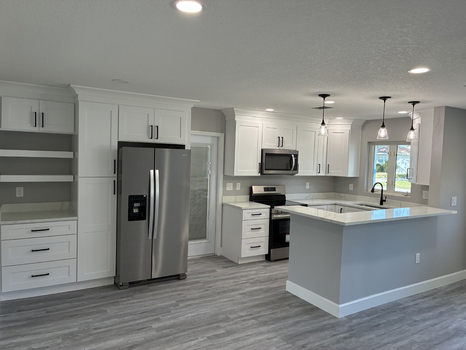 Completely Renovated 2/2 W/ Large Bonus Room And Garage property image