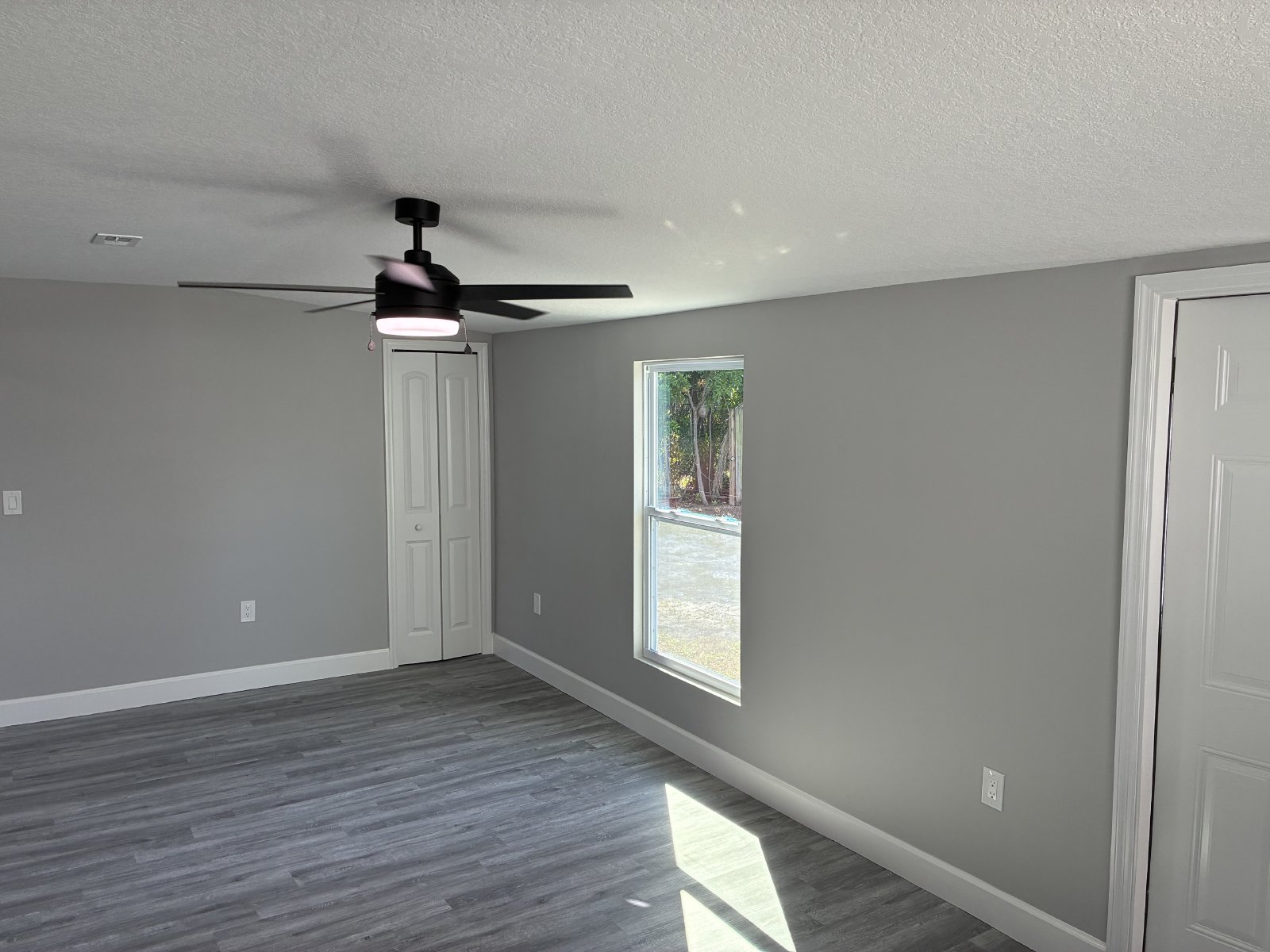 Completely Renovated 2/2 W/ Large Bonus Room And Garage property image