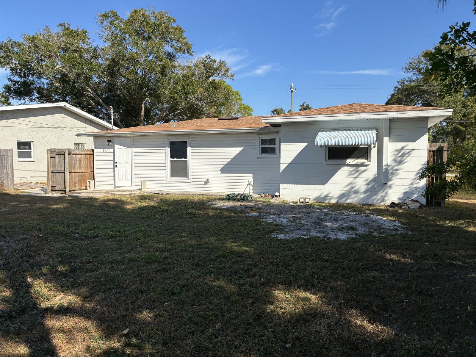 Completely Renovated 2/2 W/ Large Bonus Room And Garage property image
