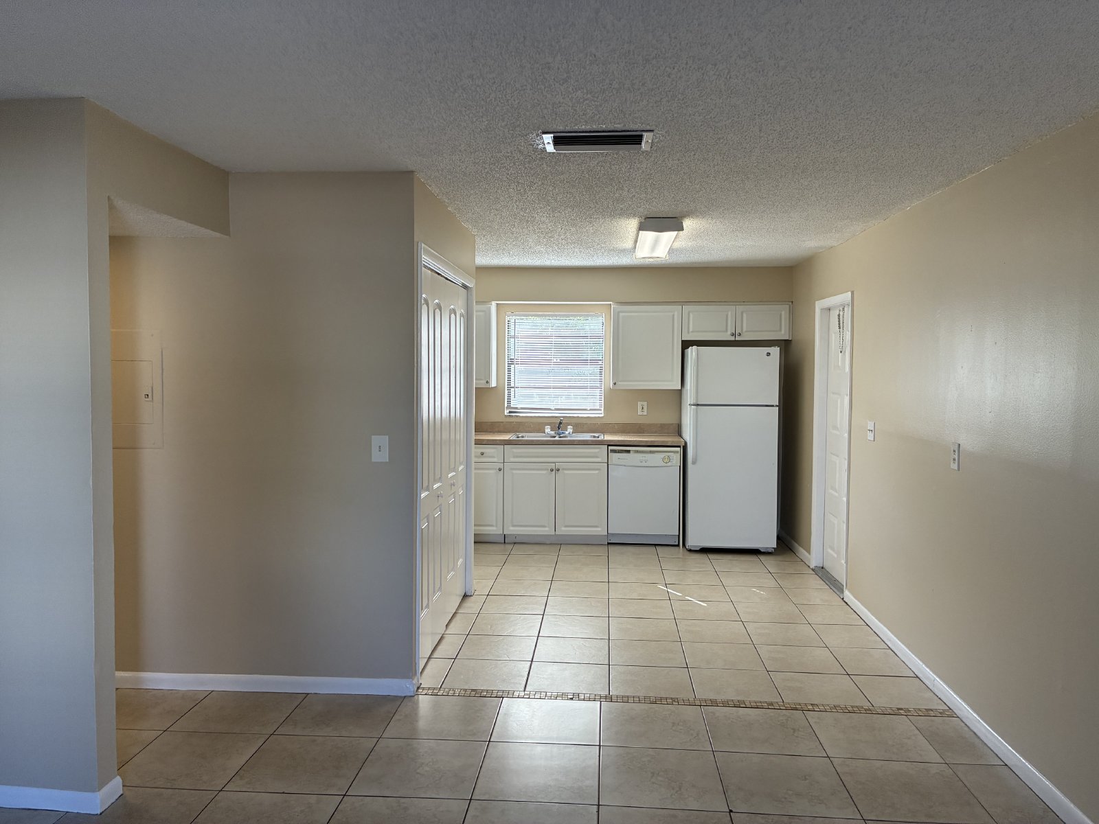 2/1 Apartment Centrally Located Near Gandy & Dale Mabry property image
