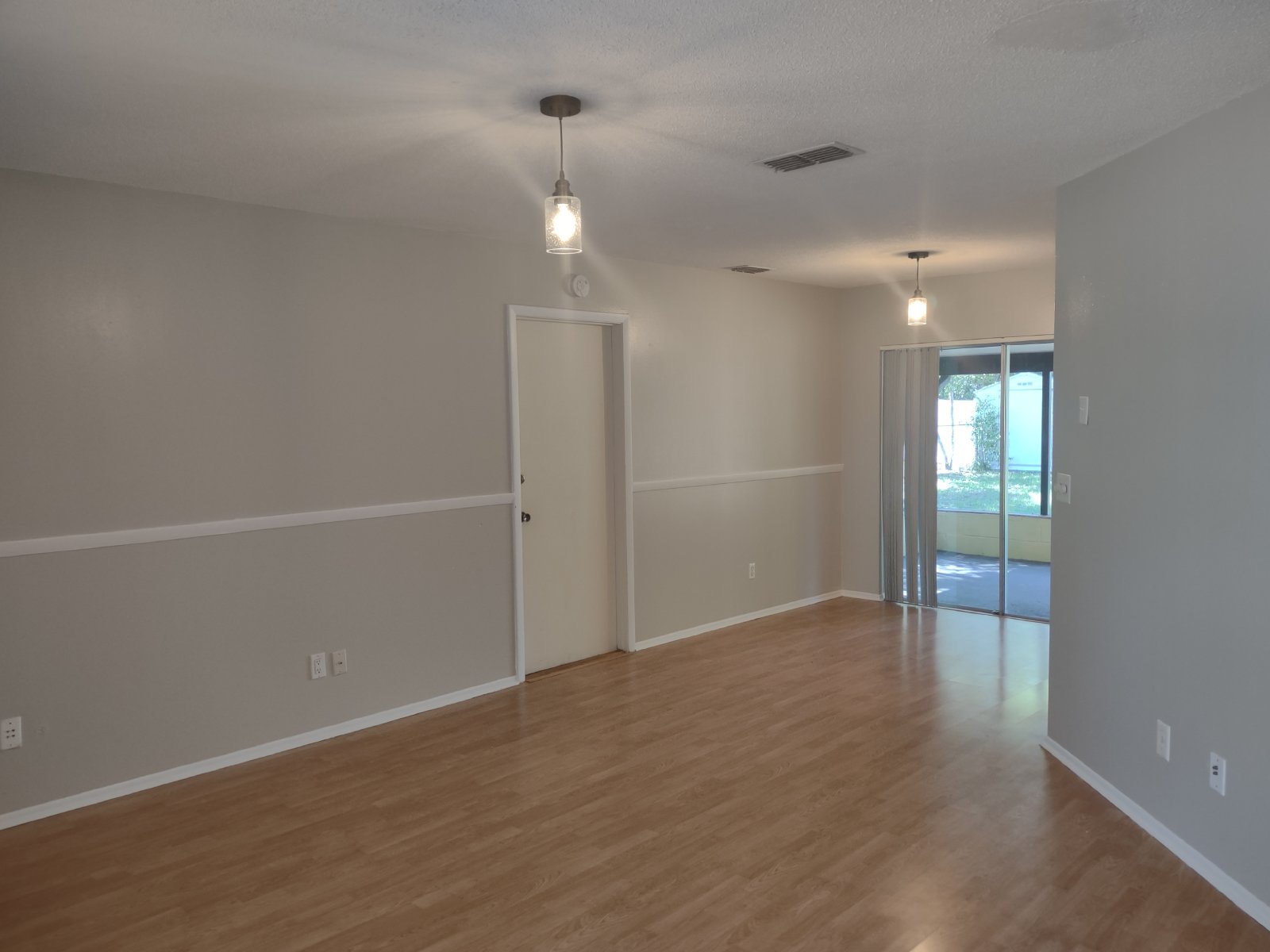 Adorable 2/1/1 In Spring Hill property image