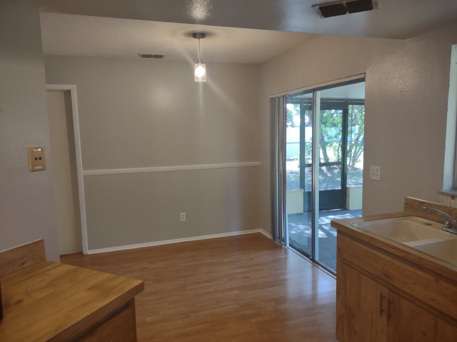 Adorable 2/1/1 In Spring Hill property image