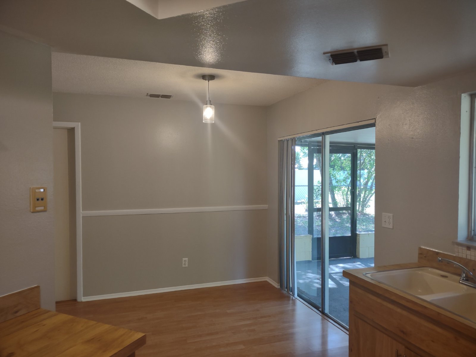 Adorable 2/1/1 In Spring Hill property image