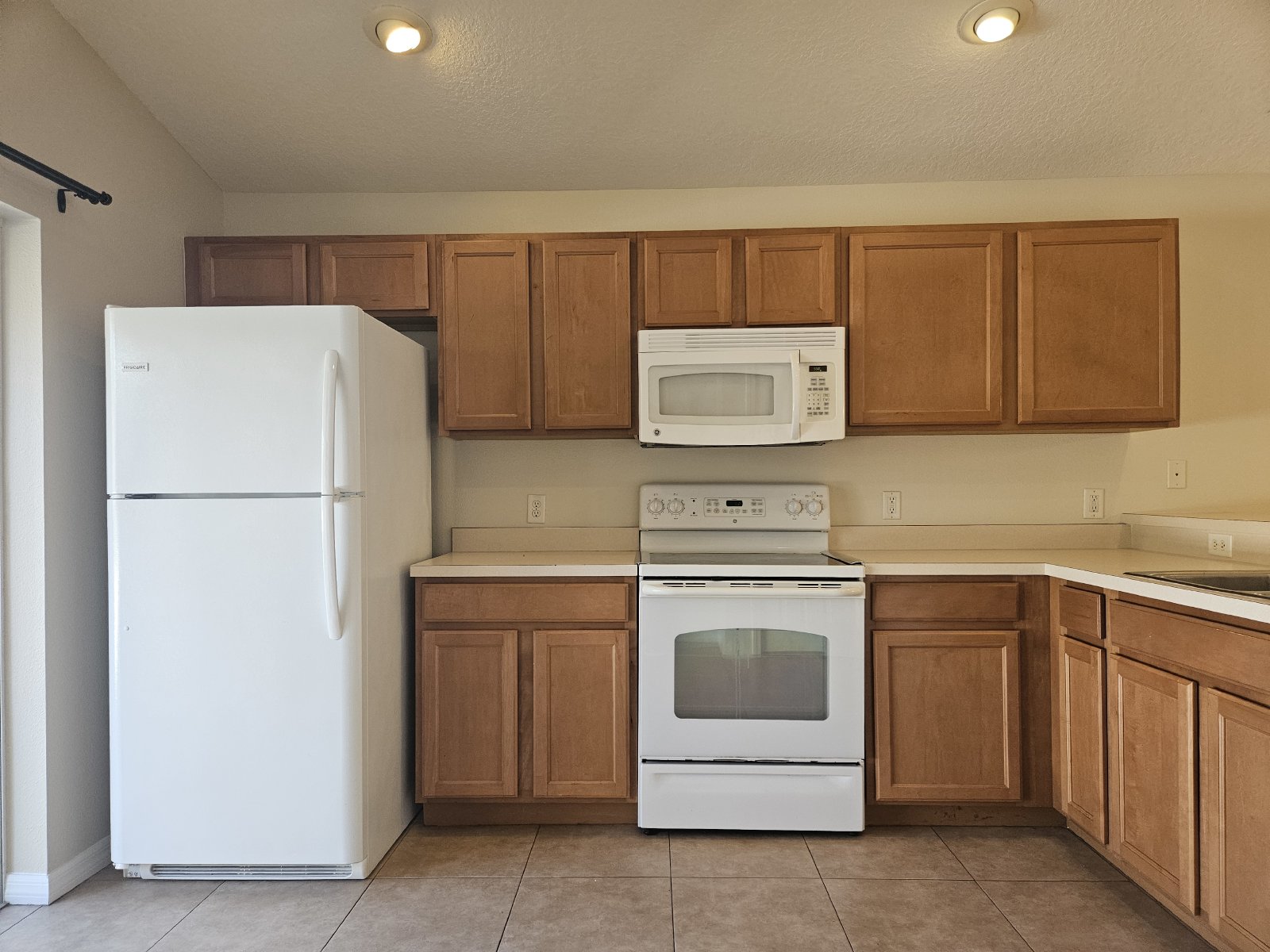 3 Bedroom, 2 Bath / ALL TILE FLOORING / FRESH INTERIOR PAINT! property image