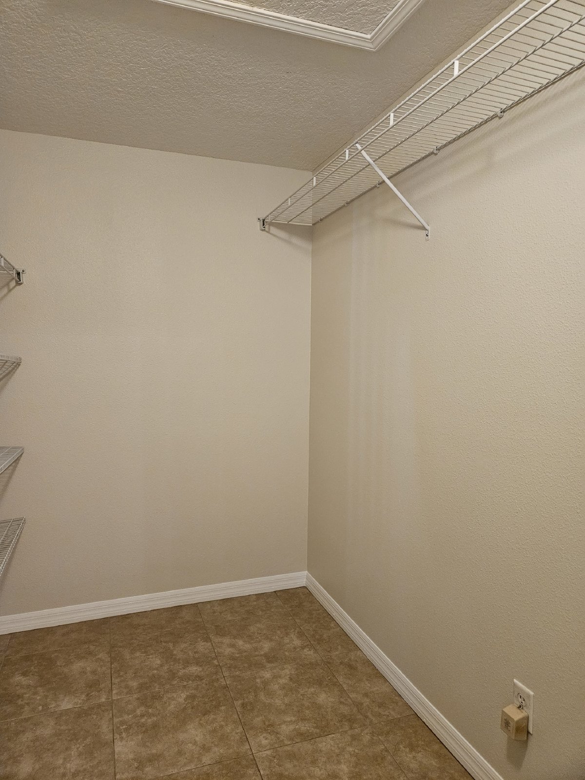 3 Bedroom, 2 Bath / ALL TILE FLOORING / FRESH INTERIOR PAINT! property image